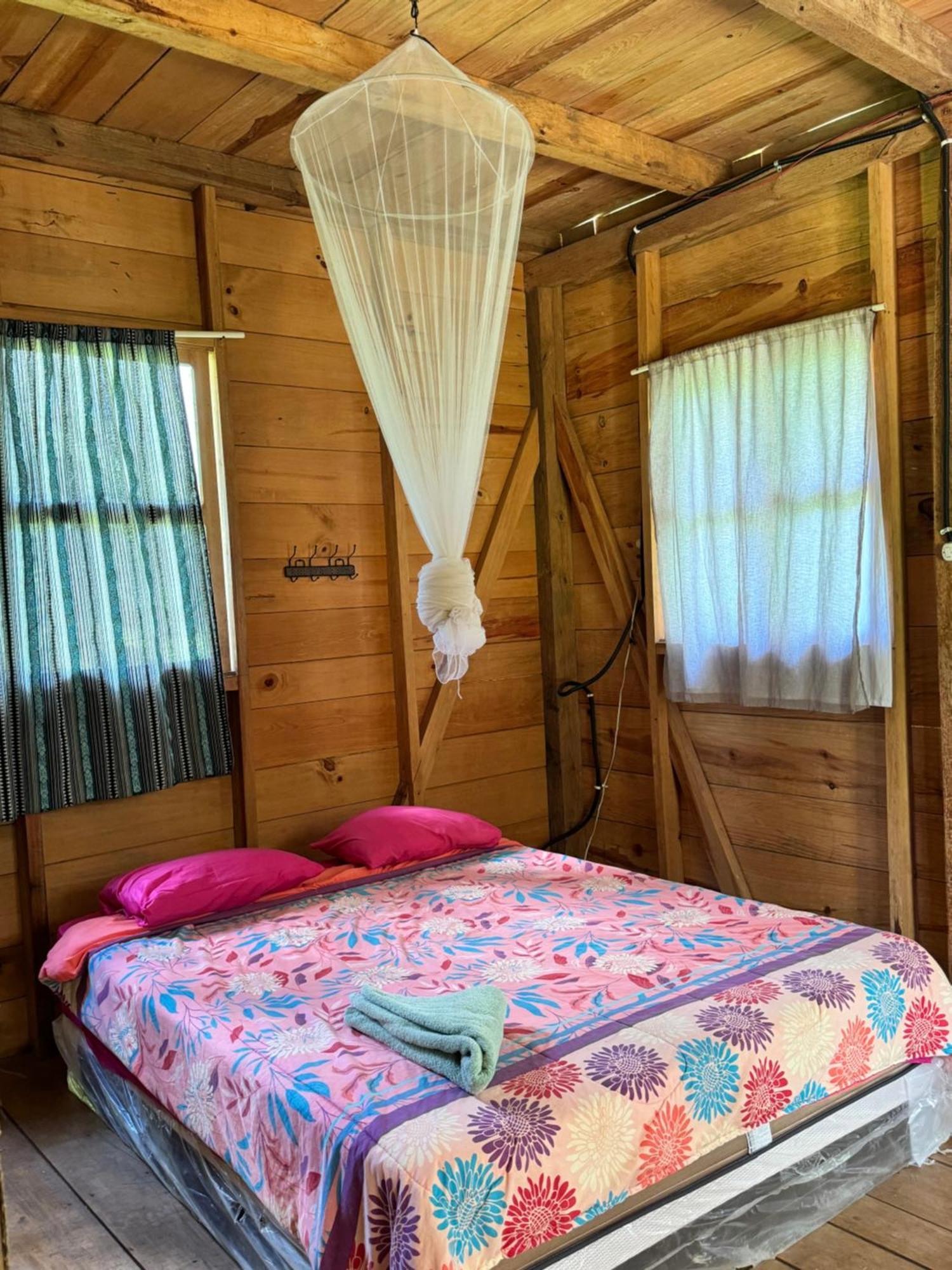 Pachamaya River Hostel Lanquín Esterno foto